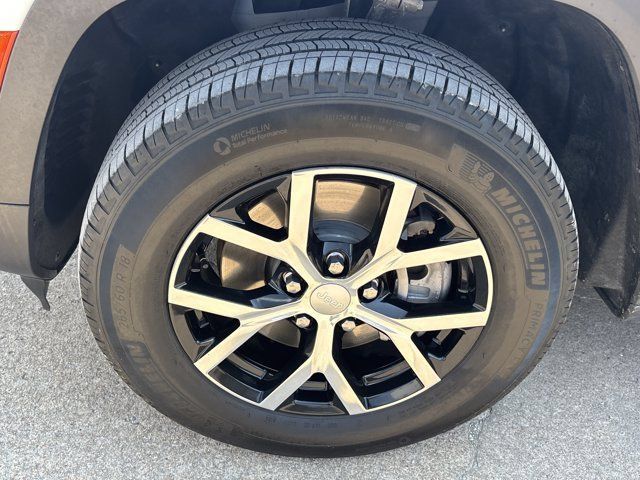 Used 2025 Jeep Grand Cherokee L Limited AWD/4WD image 12