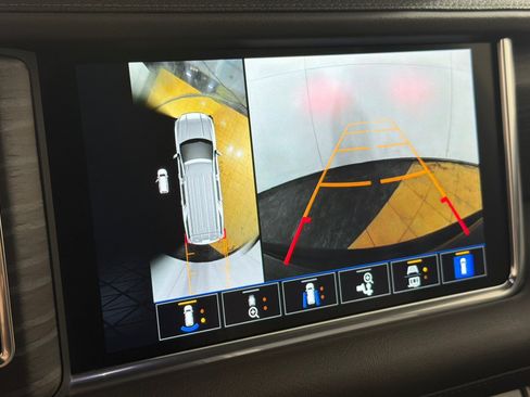Used 2023 GMC Yukon Denali RWD image 18