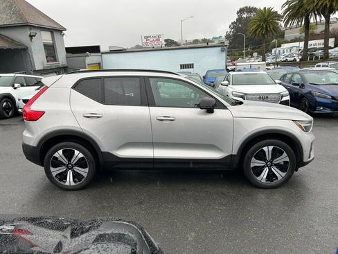 Used 2023 Volvo XC40 Recharge Plus image 4