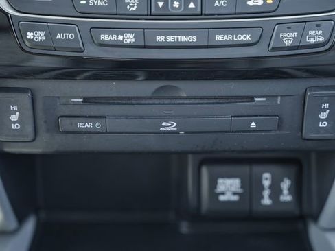 Used 2017 Honda Pilot Touring image 26