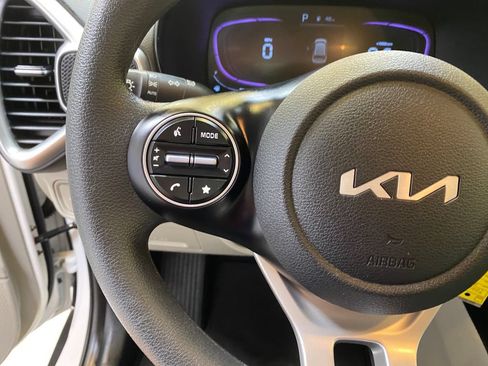Used 2025 Kia Soul FWD image 32