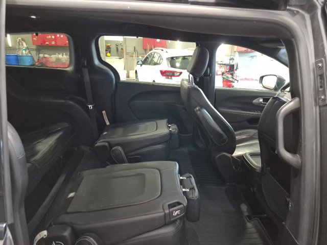 Used 2020 Chrysler Pacifica Touring-L AWD/4WD image 19