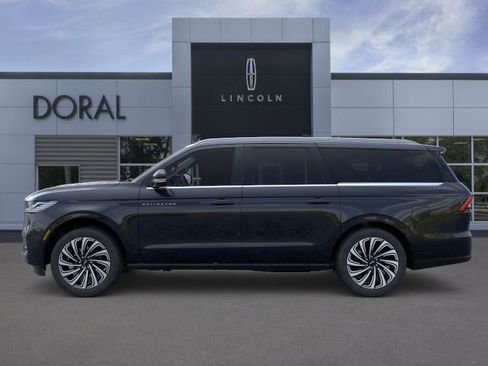 New 2025 Lincoln Navigator L Black Label AWD/4WD image 3