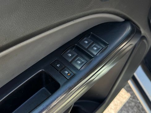 Used 2020 Chevrolet Colorado W/T AWD/4WD image 12