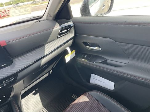 New 2026 Nissan Kicks SR w/ Cold Weather Package image 17