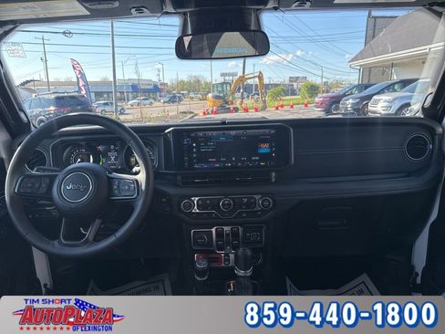 Used 2025 Jeep Wrangler Unlimited Rubicon 4xe w/ Convenience Group AWD/4WD image 23