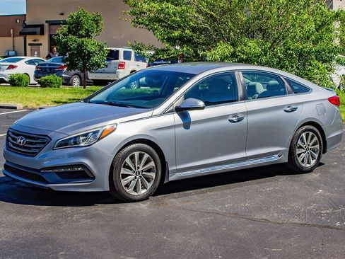 Used 2016 Hyundai Sonata Sport w/ Option Group 02 FWD image 4