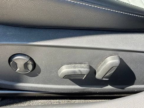Used 2025 Volkswagen Jetta SE FWD image 22
