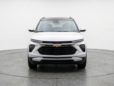 Used 2025 Chevrolet TrailBlazer LT FWD image 2