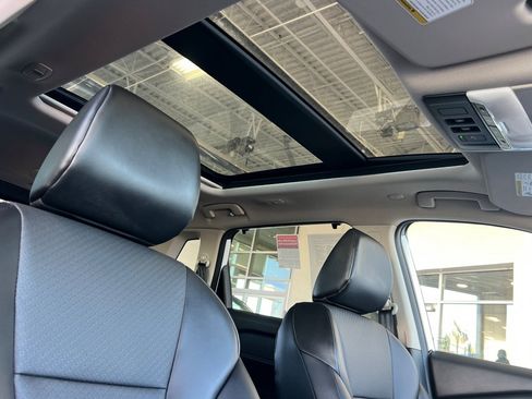 Used 2024 Nissan Rogue SV w/ SV Premium Package image 14