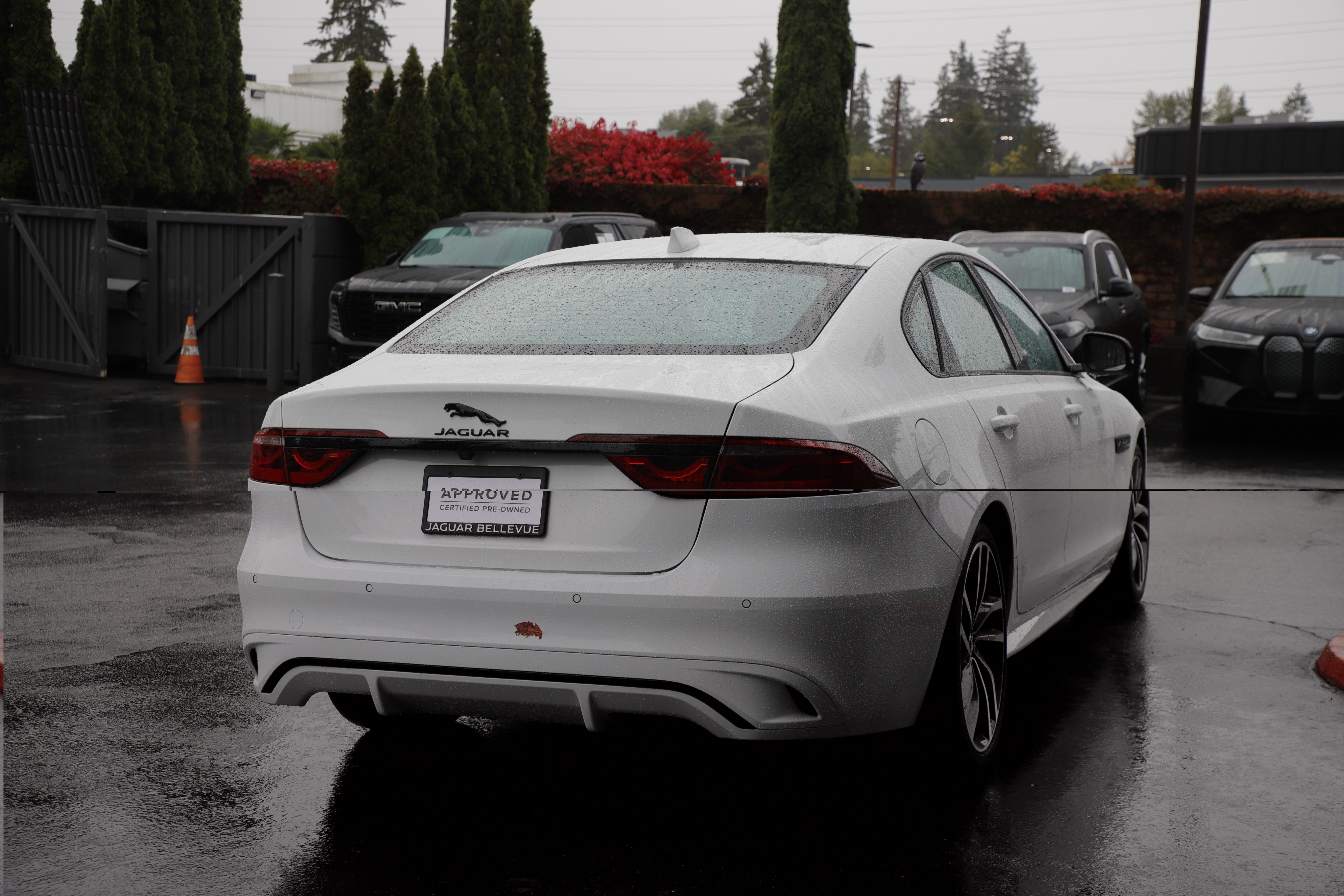 Used 2024 Jaguar XF R-Dynamic SE AWD/4WD image 10