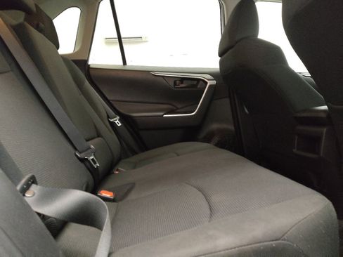 Used 2020 Toyota RAV4 LE AWD/4WD image 19