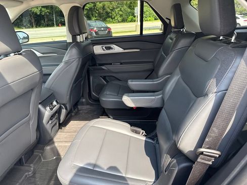 Used 2025 Ford Explorer Active w/ Active Comfort Package AWD/4WD image 14
