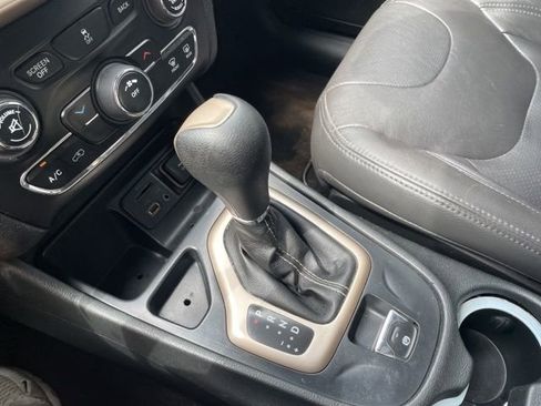 Used 2015 Jeep Cherokee Latitude image 18