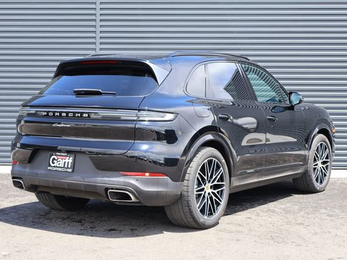 Certified 2024 Porsche Cayenne AWD/4WD image 10