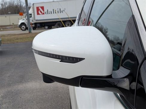 Used 2018 Nissan Murano Platinum image 9