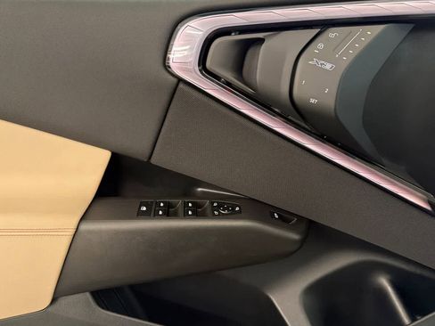 Used 2025 BMW X3 xDrive30i w/ Convenience Package image 12