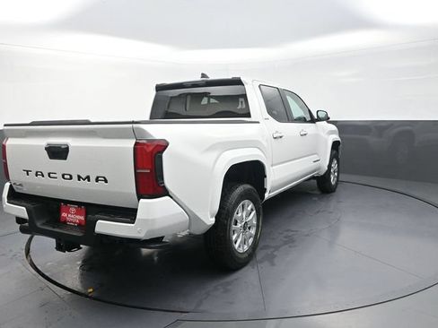 Used 2026 Toyota Tacoma SR5 AWD/4WD image 8