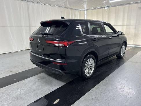 Used 2022 Mitsubishi Outlander ES AWD/4WD image 2