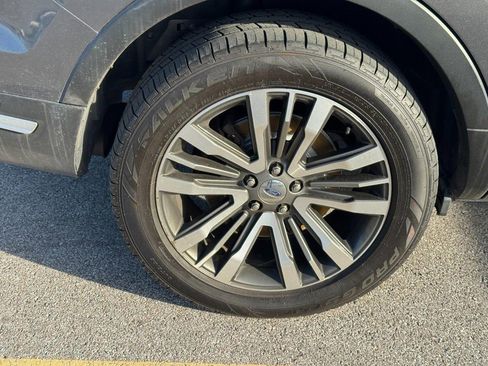 Used 2018 Ford Explorer Platinum image 13