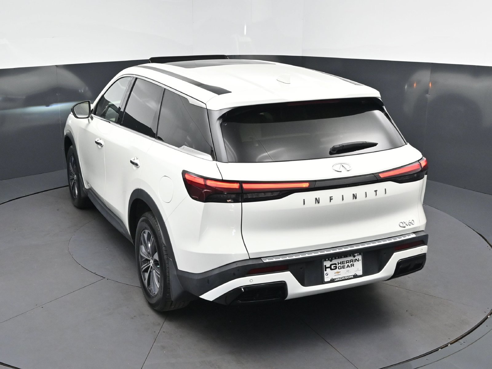Used 2024 INFINITI QX60 Pure w/ Cargo Package FWD image 33