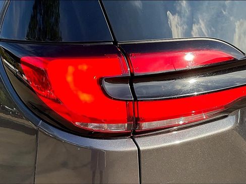 Used 2023 Chrysler Pacifica Limited w/ Uconnect Theater Family Group image 27