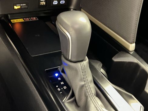 Used 2025 Toyota Camry SE w/ Convenience Package image 22