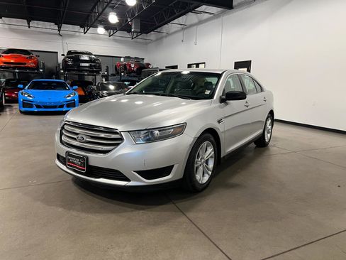 Used 2015 Ford Taurus SE image 7