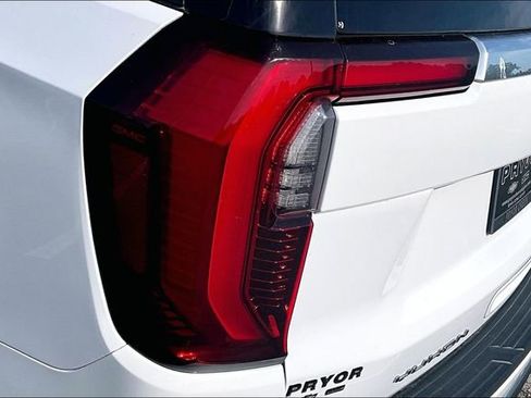 Used 2025 GMC Yukon XL Denali AWD/4WD image 23