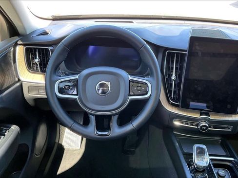 Used 2026 Volvo XC60 B5 Ultra w/ Protection Package Premier image 6