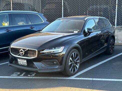Used 2020 Volvo V60 T5 Cross Country w/ Protection Package Premier image 2