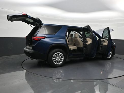 Used 2023 Chevrolet Traverse LS FWD image 33