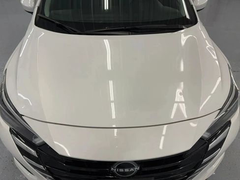 Used 2025 Nissan Versa SV FWD image 17