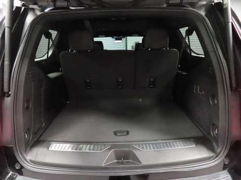 Used 2023 Chevrolet Suburban High Country RWD image 17