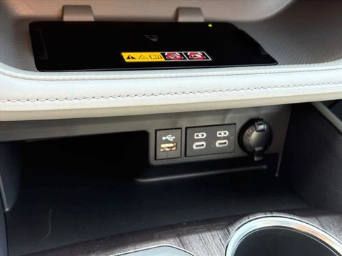 Used 2025 Toyota Highlander Platinum image 15
