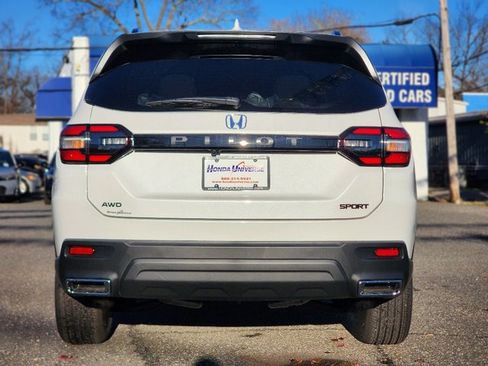 New 2025 Honda Pilot Sport image 5
