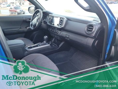 Used 2016 Toyota Tacoma TRD Sport image 21