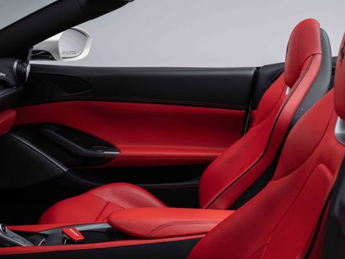 Used 2020 Ferrari Portofino RWD image 11