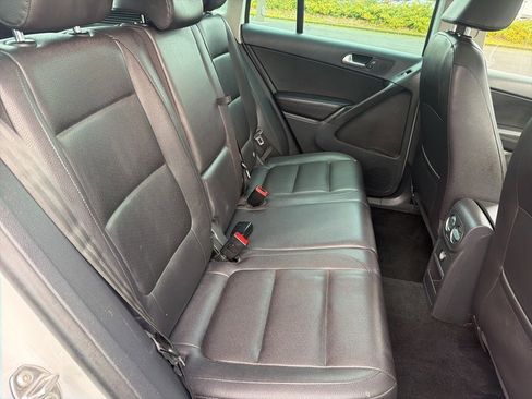 Used 2012 Volkswagen Tiguan SE image 21