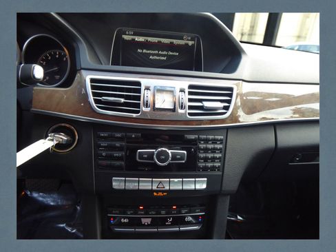 Used 2015 Mercedes-Benz E 350 4MATIC Sedan image 13
