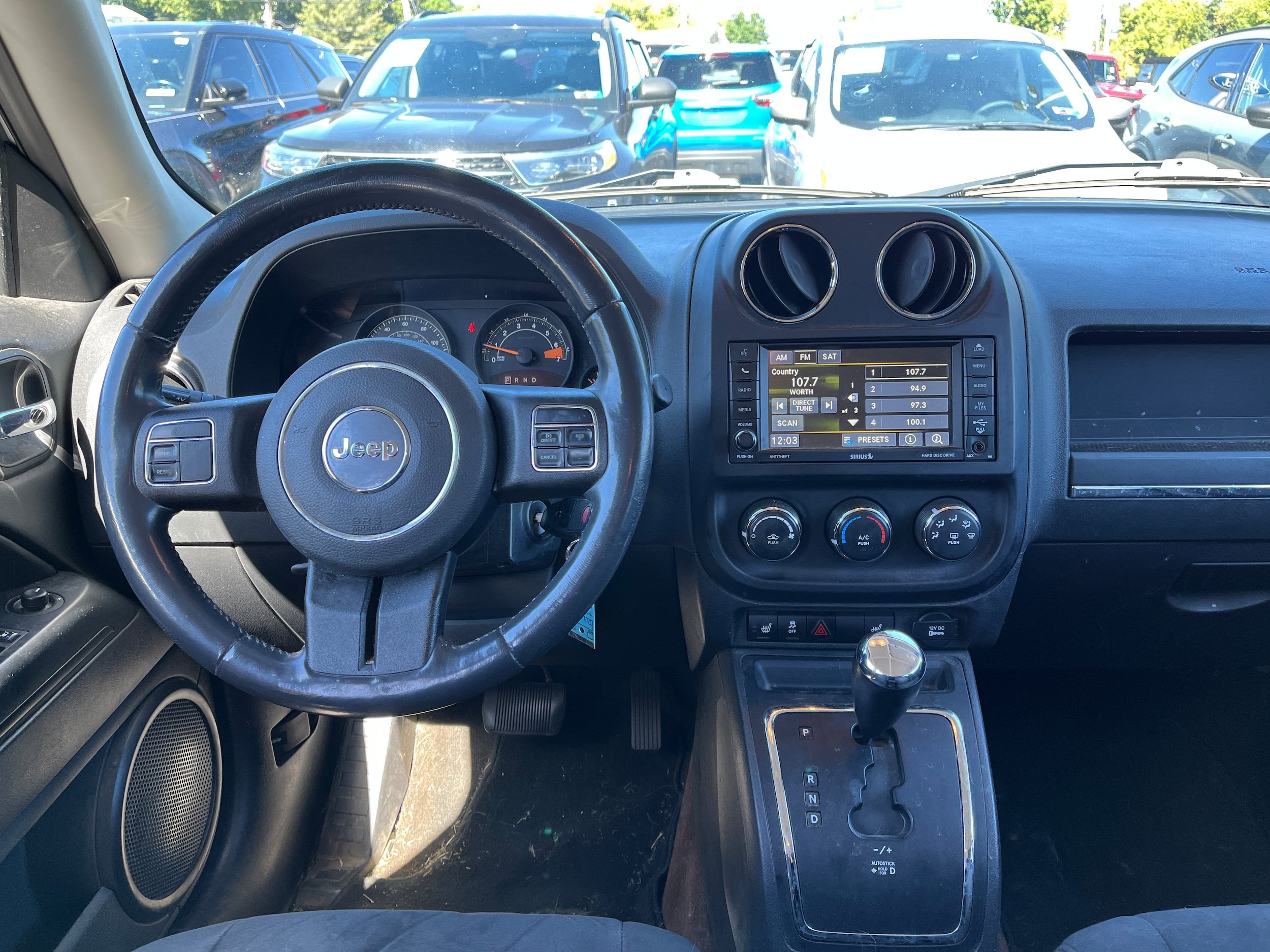 Used 2014 Jeep Patriot Latitude AWD/4WD image 11