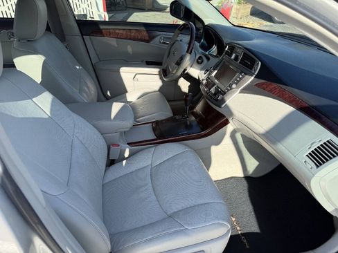 Used 2011 Toyota Avalon Limited FWD image 19