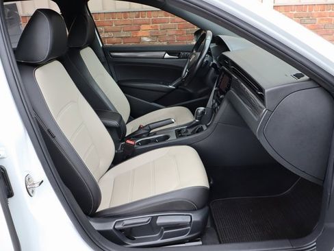 Used 2021 Volkswagen Passat 2.0T R-Line image 41