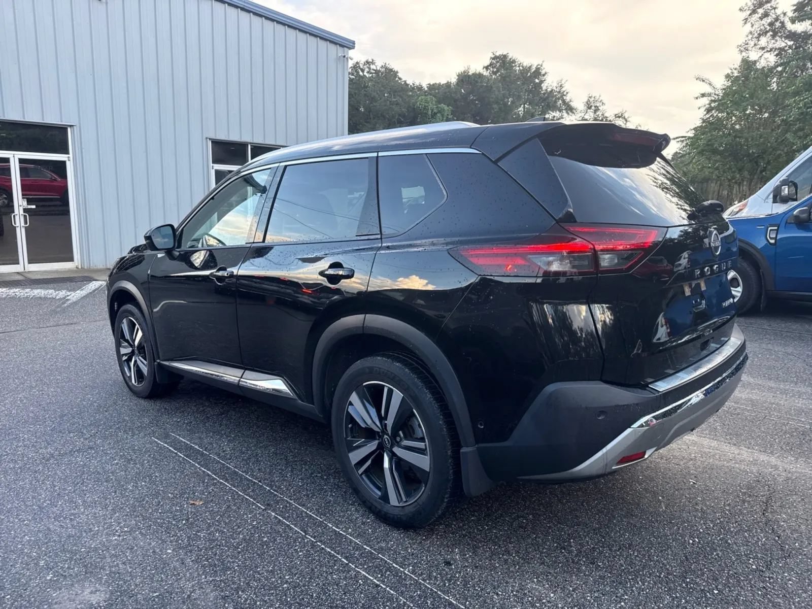 Used 2023 Nissan Rogue Platinum FWD image 12