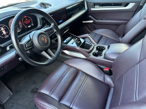 Used 2024 Porsche Cayenne E-Hybrid AWD/4WD image 4