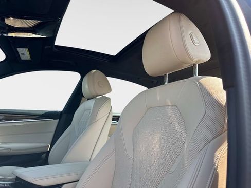 Used 2023 BMW 540i w/ Premium Package RWD image 18