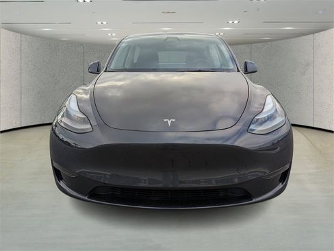 Used 2025 Tesla Model Y Long Range image 8