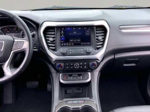 Used 2023 GMC Acadia SLT FWD image 9