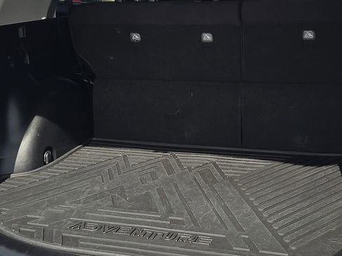 Used 2018 Toyota RAV4 Adventure image 9