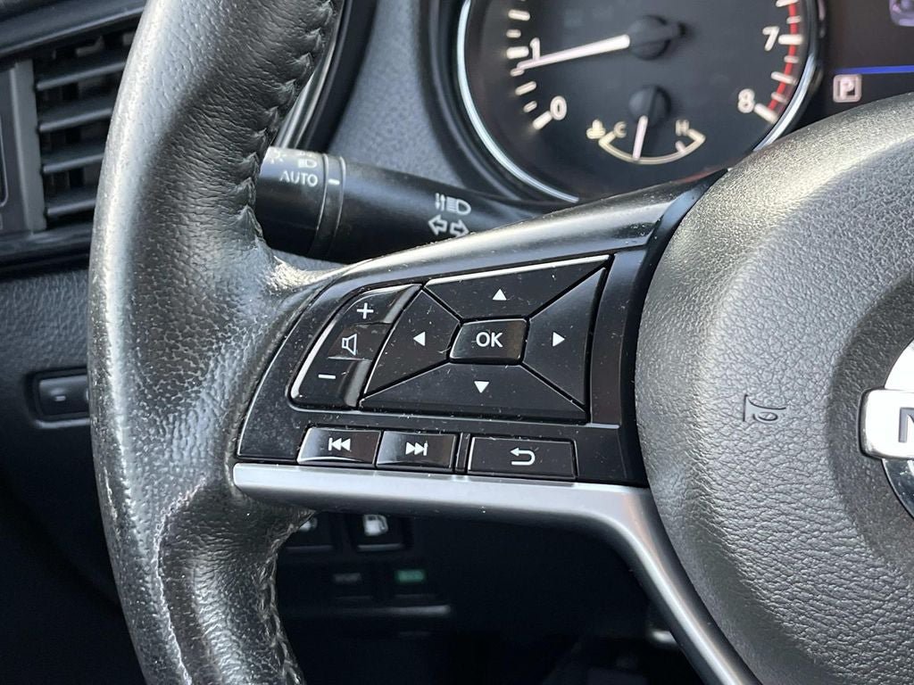 Used 2020 Nissan Rogue SV FWD image 15